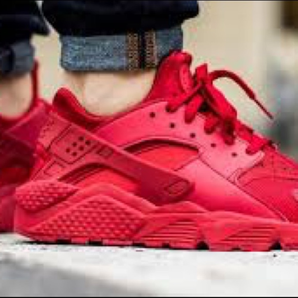 Nike Air Huarache size 5 Big Kids